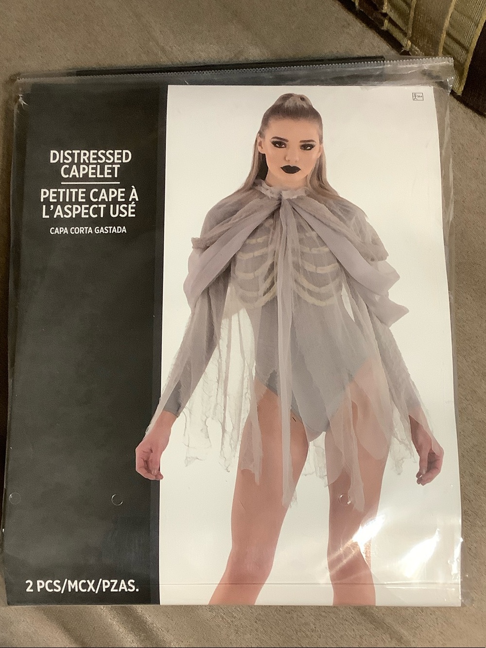 Amscan Distressed Capelet in Gray Halloween